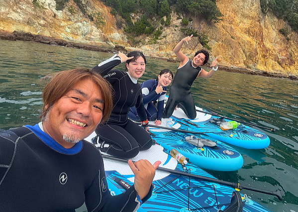 SUPボードの上で海風を感じるリラックスしたひととき